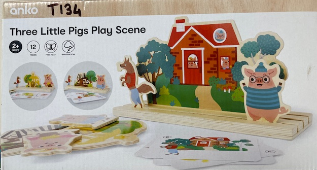 Three Little Pigs Play Scene